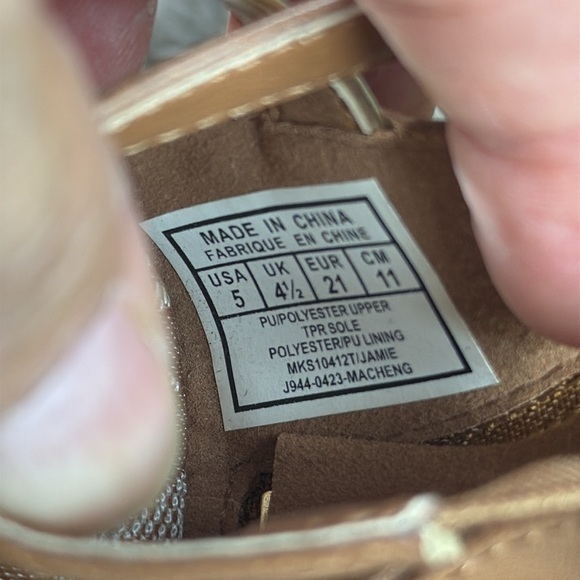 (S4)Michael Kors Toddler Sandals, Size 5c
Brown, Silver, Gold
Back zip gladiator - Picture 9 of 12